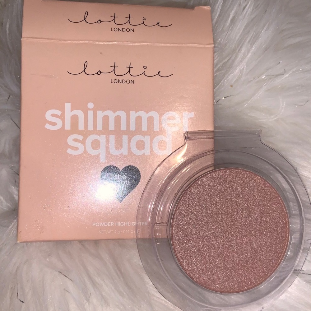 Powder highlighter